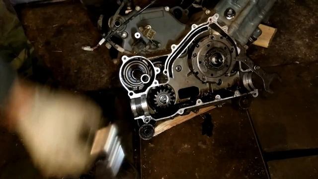 Stels 700D Проект DROVA часть 18 Разбираем ДВС правая половина сцепление шестерни сальники смотреть онлайн