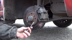 Высверливаю болт из ступицы