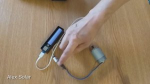 Ветрогенератор ветряк из моторчика детской машинки заряжает аккумулятор 18650 павербанк.