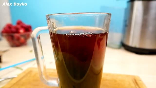 Что если выжать Щавель и Клубнику в Соковыжималке Самый кислый в мире сок! alex boyko смотреть онлайн