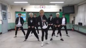 Крутые корейские парни танцуют пот крутым песним