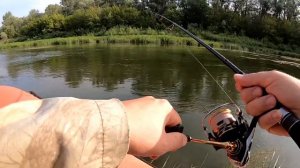 Ловля хищника на спиннинг с лодки. Река Урал. Рыбалка в Оренбургской области.