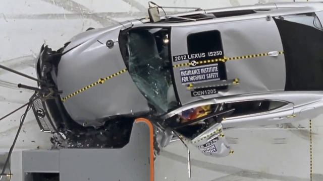 CRASH TEST IIHS: 2012 Lexus IS 250 / 350 Small Overlap Test (Overall evaluation: Poor) смотреть онлайн
