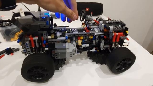 Motorised Lego Defender v1 смотреть онлайн
