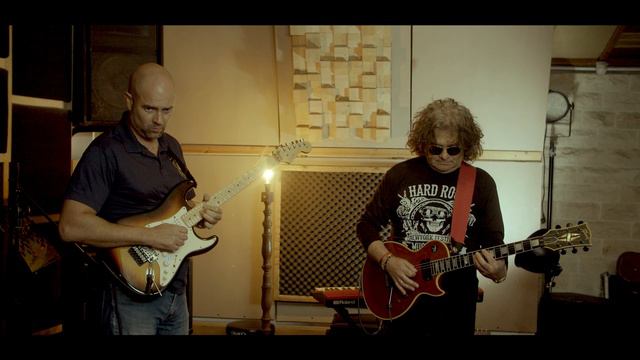 Parisienne Walkways cover by Nick Miller and Amir Ohana .RIP Gary moore смотреть онлайн