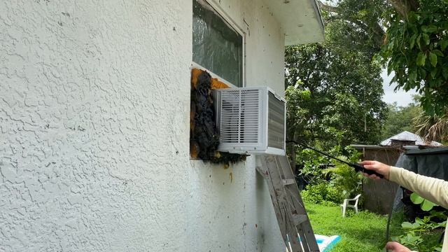 How to Clean Window Ac Unit that Smells Musty or like Dirty Old Sox! смотреть онлайн