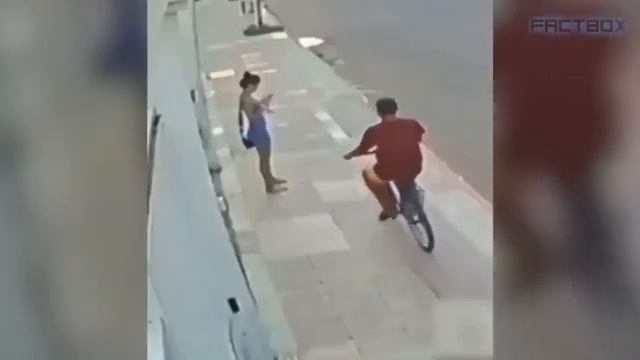 На Скрытую Камеру Попало ТАКОЕ, Что Нужно Обязательно Увидеть! #1 смотреть онлайн