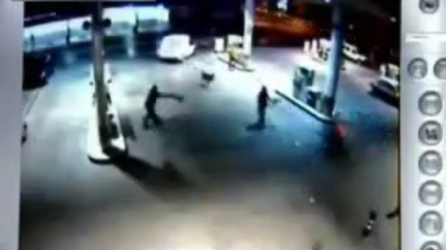 Бешеные собаки навели шорох на АЗС смотреть онлайн