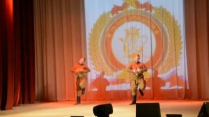 Танец " Как родная меня  мать провожала"