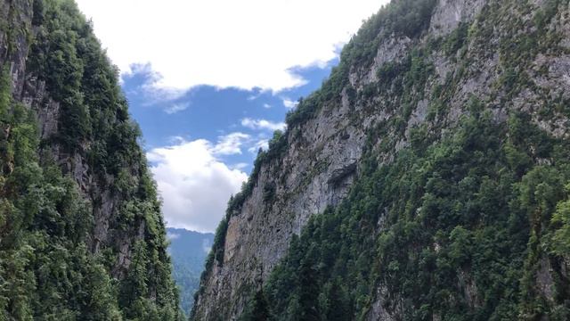 Облака над каньоном. Абхазия смотреть онлайн