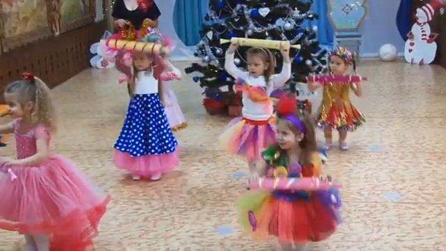 Танец "Конфетки" (под песню сладкоежки) смотреть онлайн