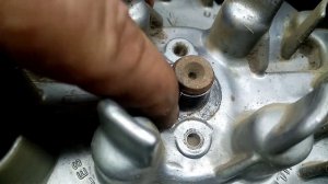 Газонокосилка отбивает ручку, бьёт по рукам.