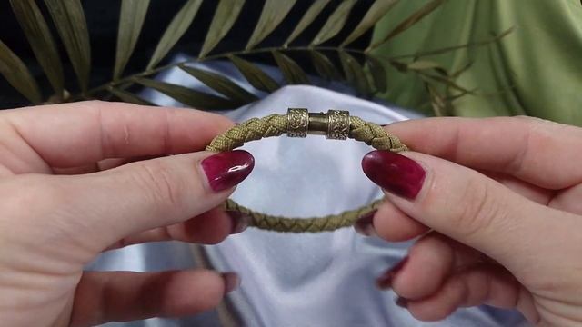 Браслет женский из паракорда цвета хаки с золотым замком из бронзы в стиле хай-тек смотреть онлайн