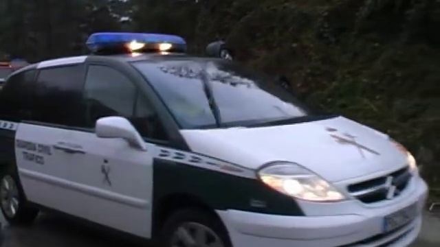 Vuelco de un Nisan Terrano en la carretera de Portela смотреть онлайн