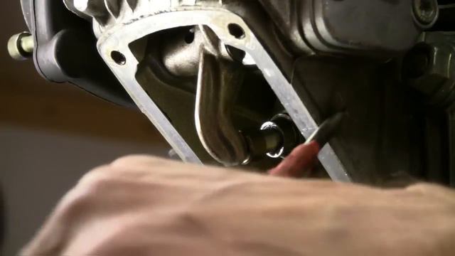 Ducati Monster 600 -- Teil 6 -- Ventilspielkontrolle смотреть онлайн