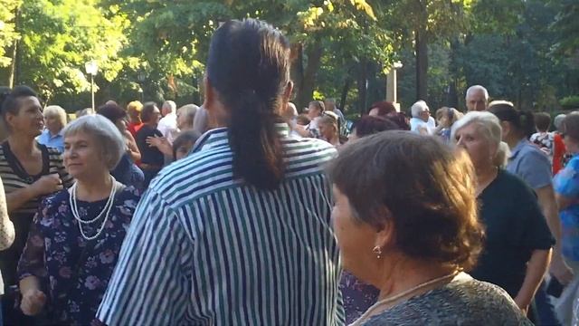 ТАНЦЫ-«ХОРА-ВОДЫ» И ПРИГЛАШЕННЫЕ ПЕВЦЫ В ЦЕНТРАЛЬНОМ ПАРКЕ 30.09.2023. (10 ЭПИЗОДОВ) ЭПИЗОД 4 смотреть онлайн