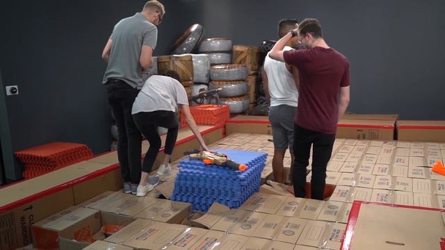 NERF Don't Fall In The Box Challenge! смотреть онлайн