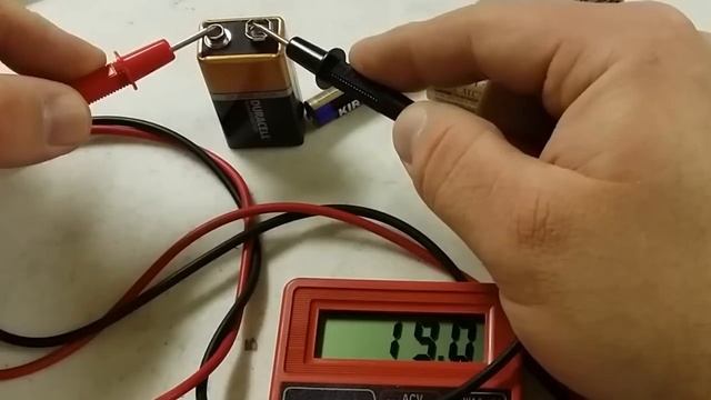 How to test battery with Multimeter from Harbor Freight Cen Tech Digital Multimeter смотреть онлайн