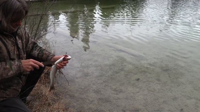 Homemade Primitive Survival Fishing Line Build | Carve Wooden Fish Hooks and Dog Bane Skills смотреть онлайн