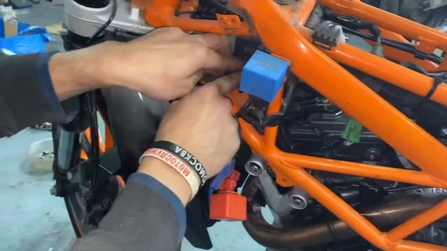 Отчёт ремонта KTM 390 Duke смотреть онлайн