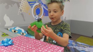 Артур В ШОКЕ ! Подарил Милане Ерунду! Давид забрал все Гуджитсу Marvel !