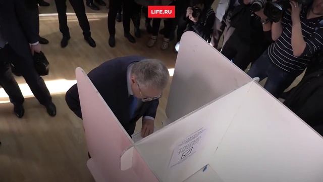 Жириновский на избирательном участке 2018 просто жесть смотреть всем смотреть онлайн