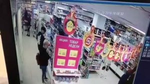 Воровство в магазине Магнит.