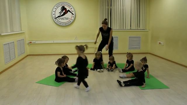 Видео-урок (I-семестр: декабрь 2017г.) - филиал Центральный, группа 2-3 года, Детская хореография смотреть онлайн