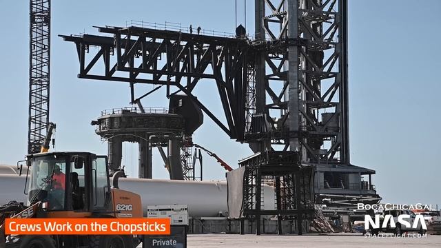 Chopstick Actuators Installed to Help Catch a Booster | SpaceX Boca Chica смотреть онлайн
