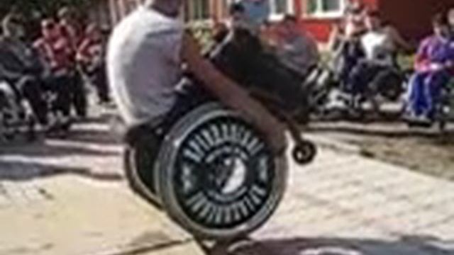 Техника спуска по ступеням на инвалидной кресло-коляске без помощника смотреть онлайн