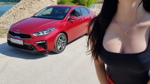 Новая девушка, новая Kia Cerato. Ваше мнение? Лиса рулит. Елена Лисовская