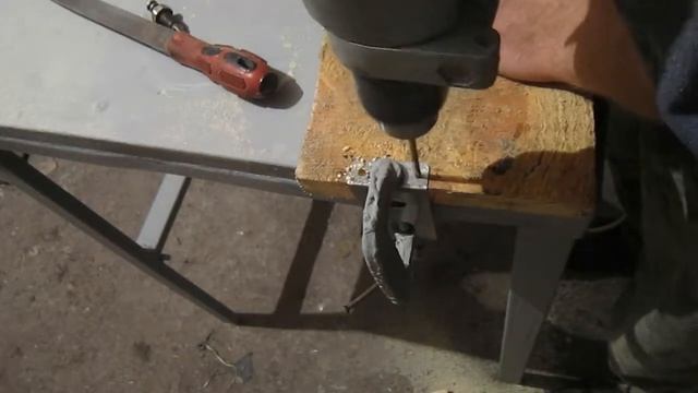 Самодельная подставка под паяльник и как залудить жало  Пробуем Сами