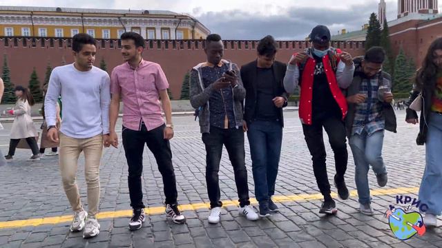 Гуляем по центру Москвы с иностранцами смотреть онлайн