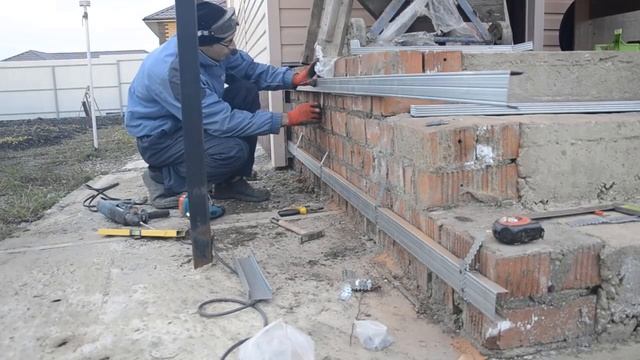 Отделка цоколя частного дома. Технология монтажа профлиста смотреть онлайн