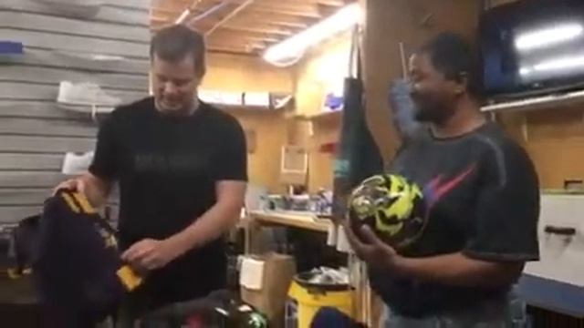 New Bowling Ball for Mr Jones! смотреть онлайн