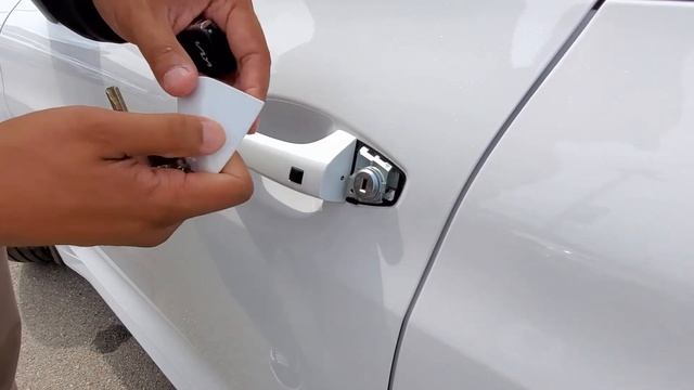 CK - 2022 Kia K5 - How To Remove Keyhole Cap!
