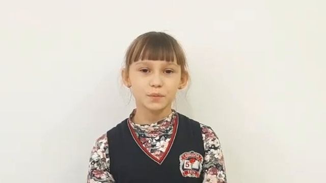 Страна читающая — Екатерина Малетина читает произведение «Она сидела на полу…» Ф. И. Тютчева смотреть онлайн