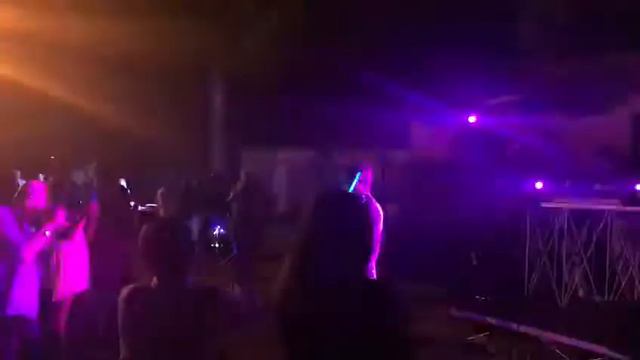 Il #violinista elettrico - #AndreaCasta al Donatella'sParty смотреть онлайн