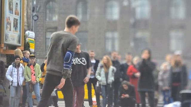 "Крещатик. Танцы на Крещатике. Street dance in Kiev. 2017 весна 1"" смотреть онлайн