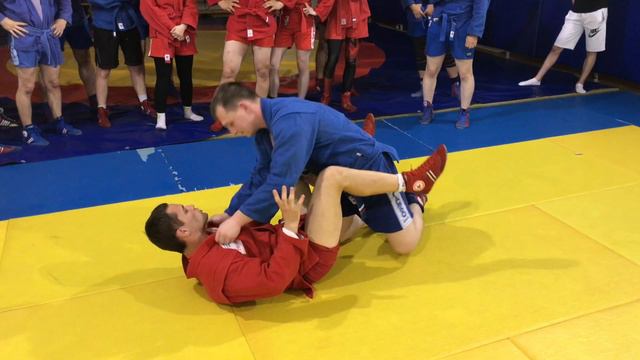 Техника САМБО. РЫЧАГ ЛОКТЯ при атаке со стороны ног от Школы самбо для взрослых Sambi.st смотреть онлайн