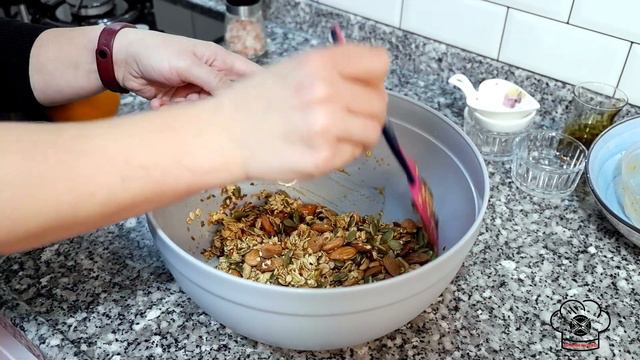 GRANOLA BAR TARİFİ-ÇOK LEZZETLİ ATIŞTIRMALIK смотреть онлайн