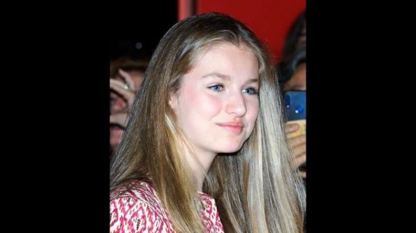 Princess Leonor and Infanta Sofia with her parents attended a flamenco dance show on June 25th