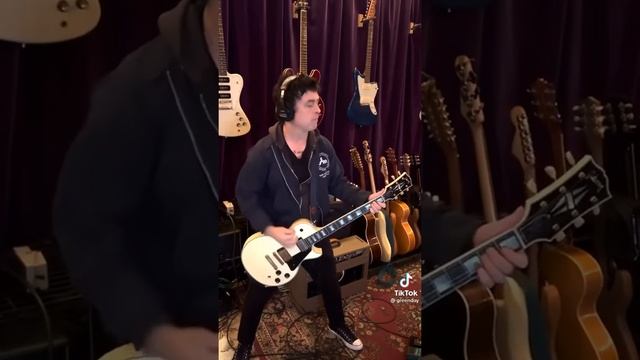 Green Day / Billie Joe Armstrong on TikTok смотреть онлайн