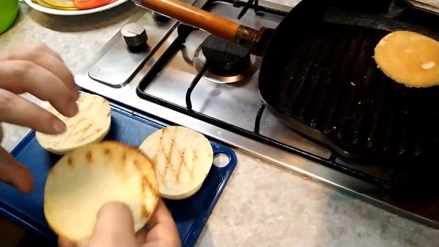 БУРГЕР КЛАССИЧЕСКИЙ ВКУСНЕЕ чем в МАКДОНАЛДС И в БУРГЕР КИНГ.CLASSIC BURGER. смотреть онлайн