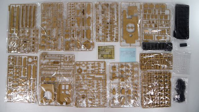 Сборная модель M1A1/A2 Abrams With Full Interior. Масштаб 1:35. Распаковка