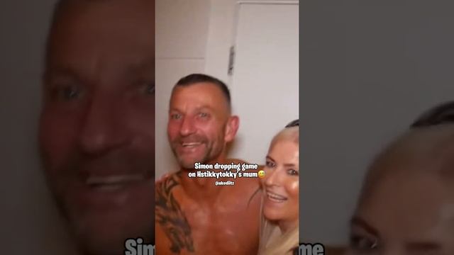 Simple Simon dropping game on Hstikkytokky’s mum? смотреть онлайн