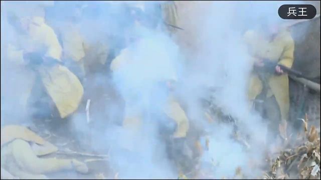 日軍對着農民揮刀，不料農民會功夫，只用一拳打倒他！【功夫】 смотреть онлайн