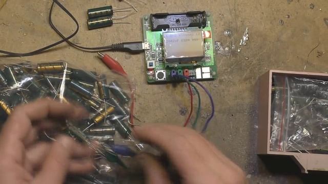 Электролитические конденсаторы SANYO на 2200мкФ 25В смотреть онлайн