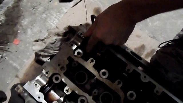 Снятие сальников клапанов (how to remove valve stem seals) смотреть онлайн