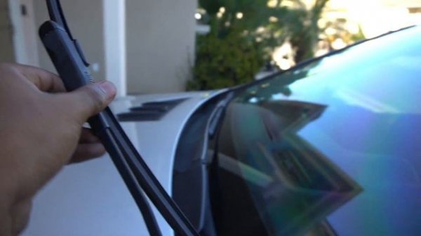 Mercedes ML, GL, and R Class Windshield Wiper Replacement (W164, X164, W251)